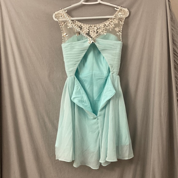 Fun dress! - Picture 5 of 6